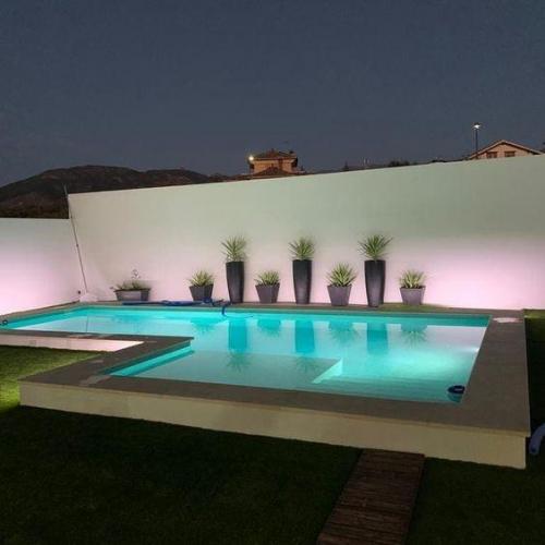 Como iluminar uma piscina